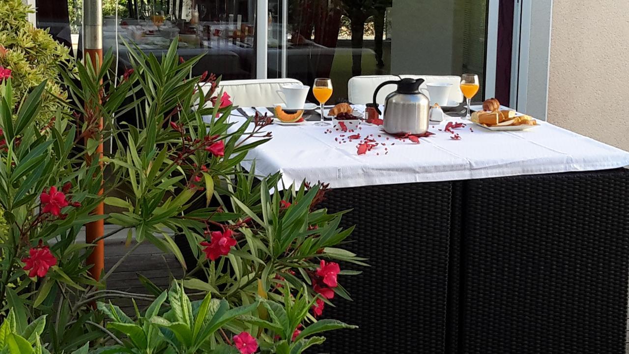 Les Deux Chenes Bed & Breakfast La Chapelle-Sur-Erdre Luaran gambar